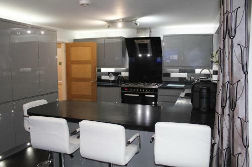 4 Bedroom Detached Holiday Home With Hot Tub