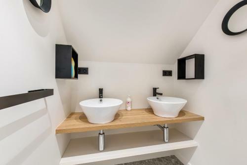 Villa Amelie - Modern Villa At The Beach With Garden