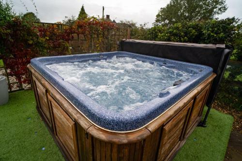 Large Welsh Cottage - Jubilee House