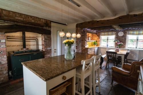 Large Welsh Cottage - Jubilee House