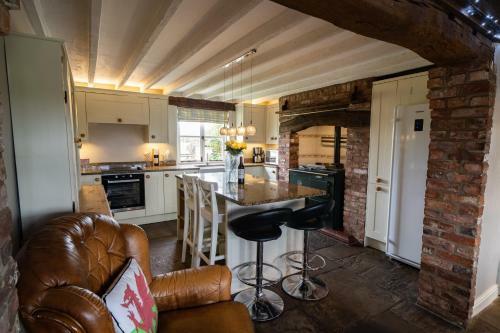 Large Welsh Cottage - Jubilee House