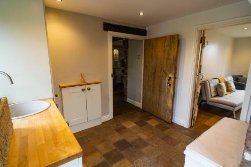 Large Welsh Cottage - Jubilee House