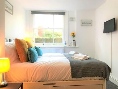 Grafton Seaside Apartment With Parking