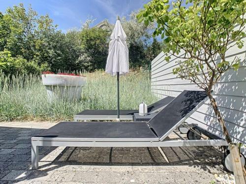Modern Architectural House 5 Min From Beach With Great Private Garden