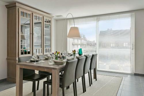 Modern Architectural House 5 Min From Beach With Great Private Garden