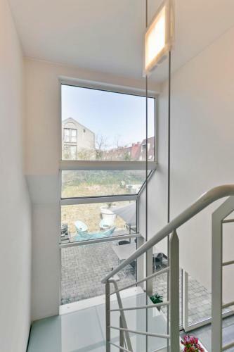 Modern Architectural House 5 Min From Beach With Great Private Garden