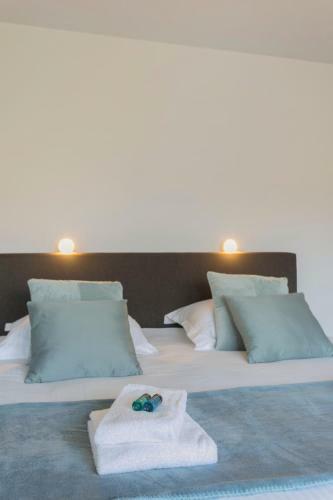 Modern Architectural House 5 Min From Beach With Great Private Garden