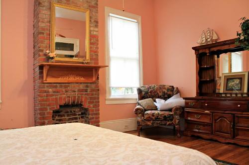 Historic Home In Great Area
