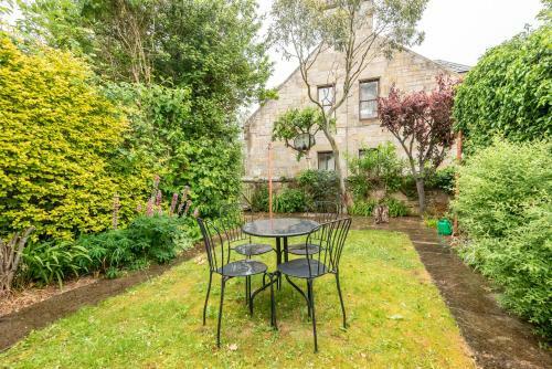 Spacious 4 Bedroom House - 5 Mins From Town Centre