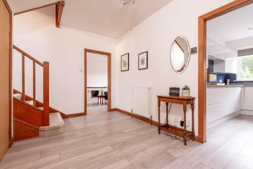 Green Tiles - Large 5 Bedroom Property