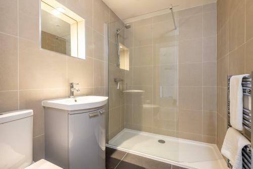 Murrays Bridge - Central Apartment With Parking