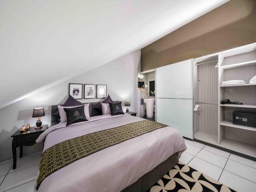 Villa Ysara, 7 Bedroom Pool Villa With Lake Lucerne View