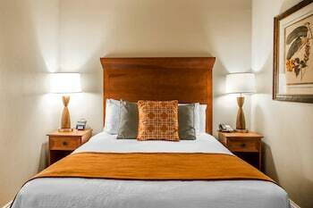 St. James Hotel, An Ascend Collection Hotel