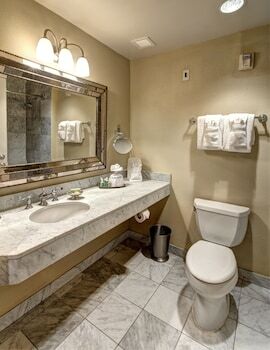 St. James Hotel, An Ascend Collection Hotel