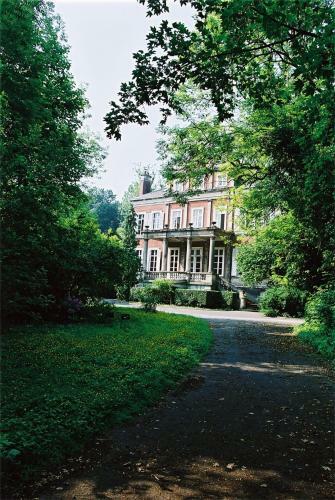 Bed & Breakfast Le Ch�teau De Philiomel