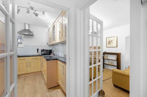 Apartamento Pinewood Studios Bright 4 Bed 2 Bath House Near Slough