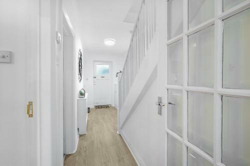 Apartamento Pinewood Studios Bright 4 Bed 2 Bath House Near Slough