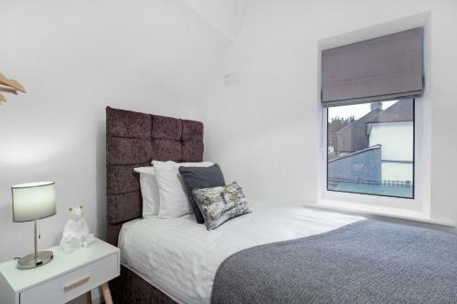 Apartamento Pinewood Studios Bright 4 Bed 2 Bath House Near Slough