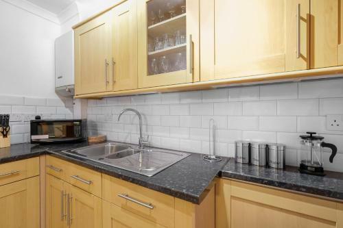 Apartamento Pinewood Studios Bright 4 Bed 2 Bath House Near Slough