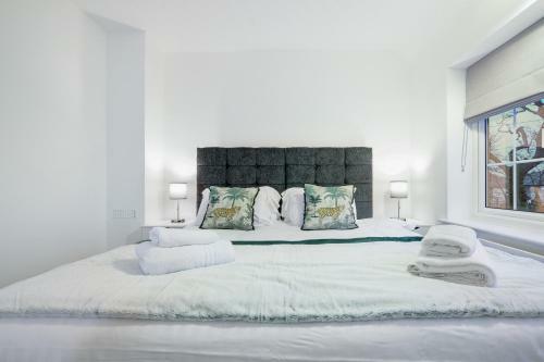 Apartamento Pinewood Studios Bright 4 Bed 2 Bath House Near Slough