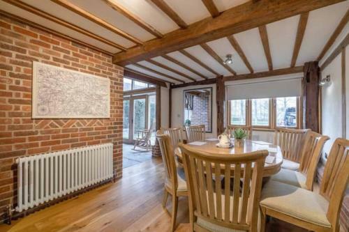 Dorney Barn - By The Accommodation Club