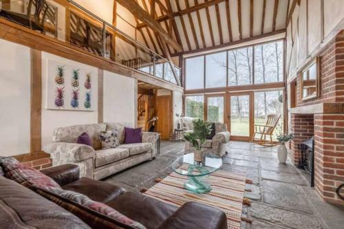 Dorney Barn - By The Accommodation Club