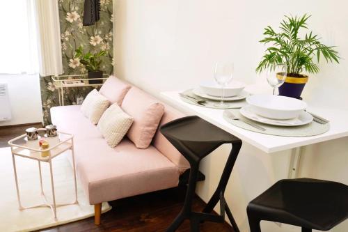 Lazy Sofa � Apartment