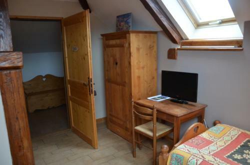 Hostal Chambres D'h�tes Et Yourte L'or�e Des Bornes