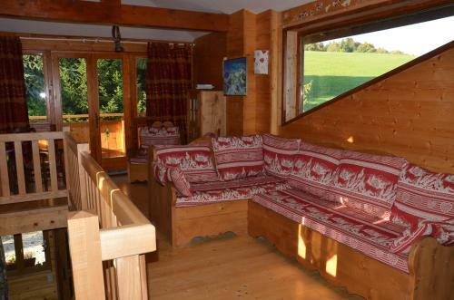 Hostal Chambres D'h�tes Et Yourte L'or�e Des Bornes