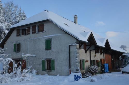 Hostal Chambres D'h�tes Et Yourte L'or�e Des Bornes