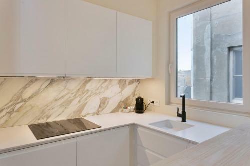 City Center Apartment - Only 50m From The Beach!
