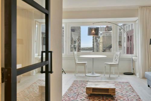 City Center Apartment - Only 50m From The Beach!