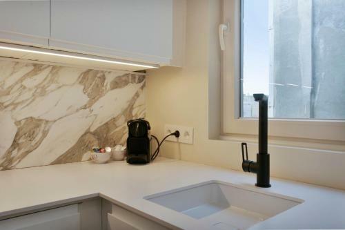 City Center Apartment - Only 50m From The Beach!