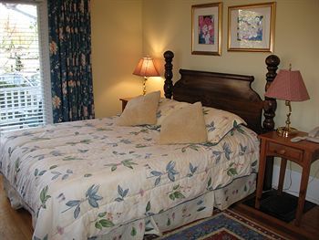 Hotel Highland Lake Inn & Resort - Flat Rock