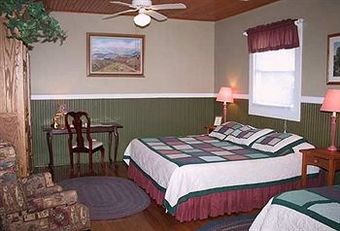 Hotel Highland Lake Inn & Resort - Flat Rock