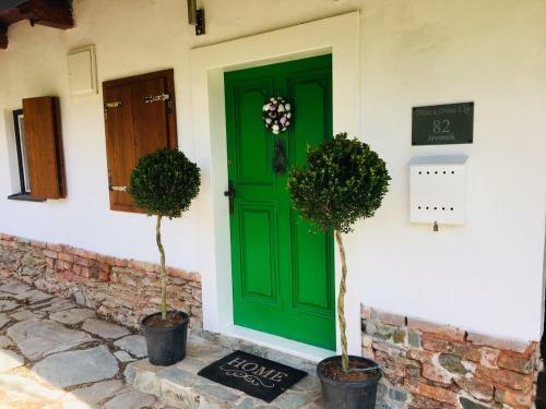 D?m U Dvou L�p / The Two Lime Trees