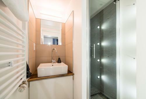 Quiet Courtyard Apartment (kb6)