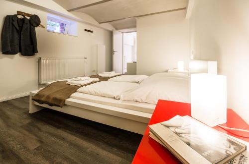 Quiet Courtyard Apartment (kb6)