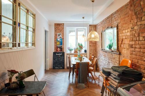 Beautiful Park Apartment For 4 Guests