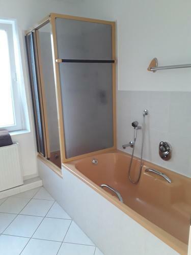 Orange Sun Apartment