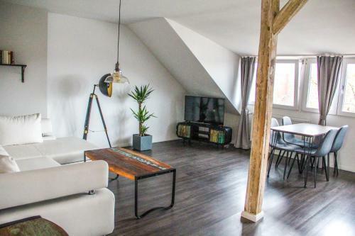 Apartamento Exklusive 2 Zi. Dachgeschosswohnung In Top Lage!