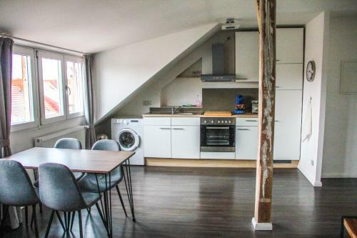 Apartamento Exklusive 2 Zi. Dachgeschosswohnung In Top Lage!