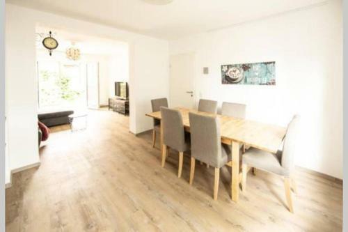 Br�hl Mitte, Neu Renoviertes Haus