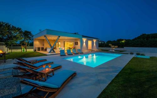 Holiday Home In Mali Vare?ki/istrien 37975