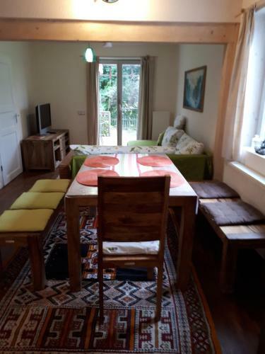 Holzhaus Mit Gr�ner Aussicht Zum Erholen