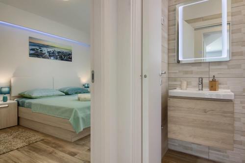 New Luxury Villa With Heated Pool