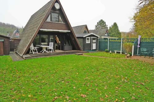 Zeltdachhaus Mit Parkplatz Vor Der