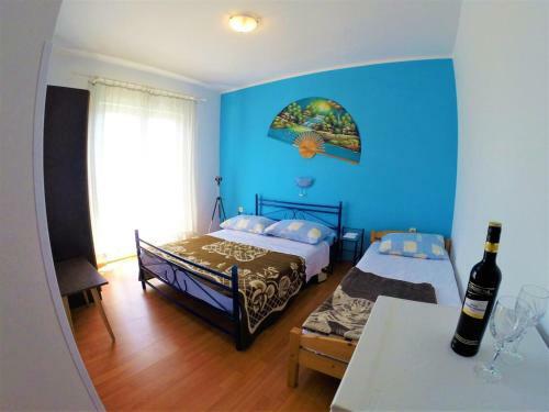 Hostal Apartments And Rooms With Parking Space Lopar, Rab - 19238