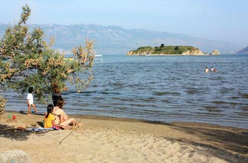 Hostal Apartments And Rooms With Parking Space Lopar, Rab - 19238
