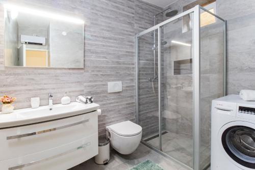 Modern Seaview Apartment With A Lot Of Space.
